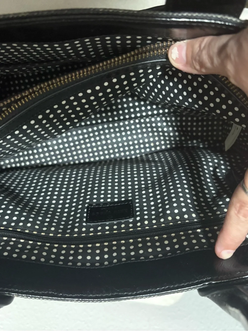 Kate Spade New York Quinn Villabella Fabric hand Bag black / natural striped